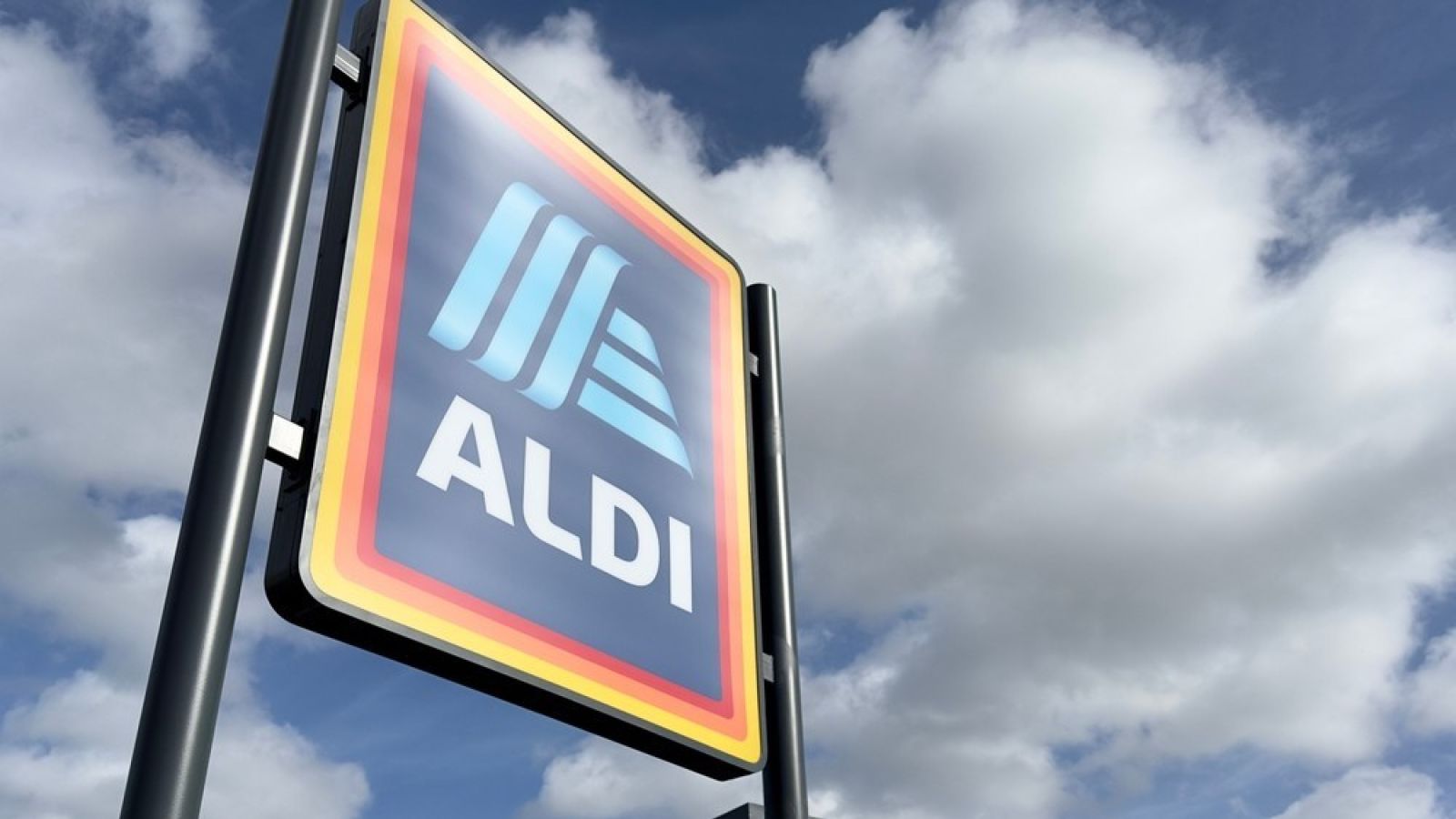 Aldi shutterstock 2472276377