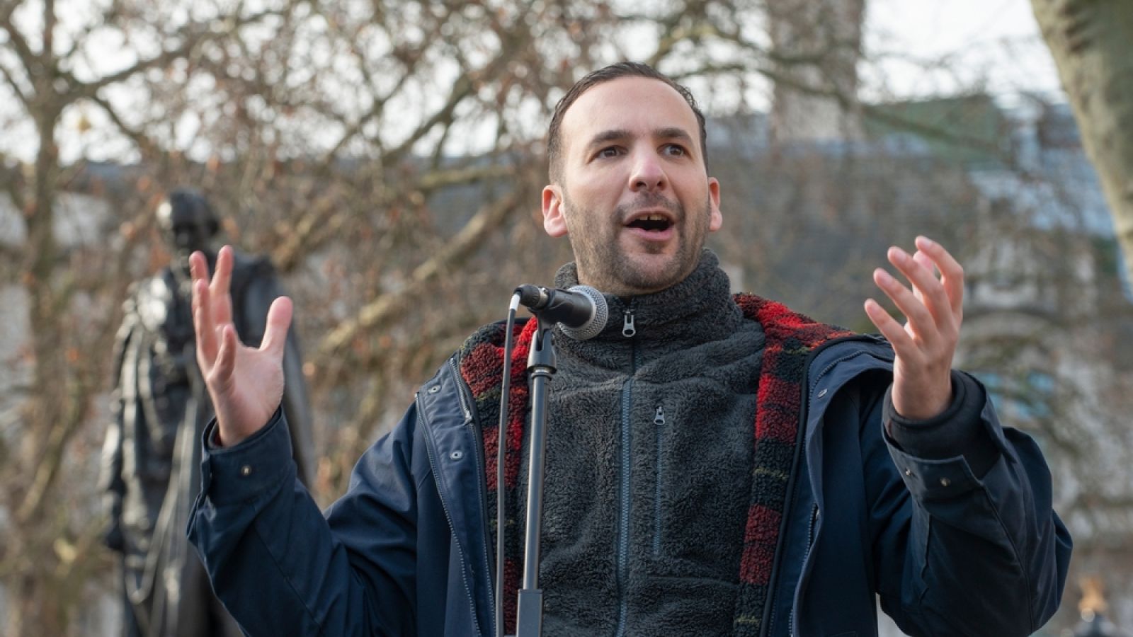 Shutterstock 2120285966