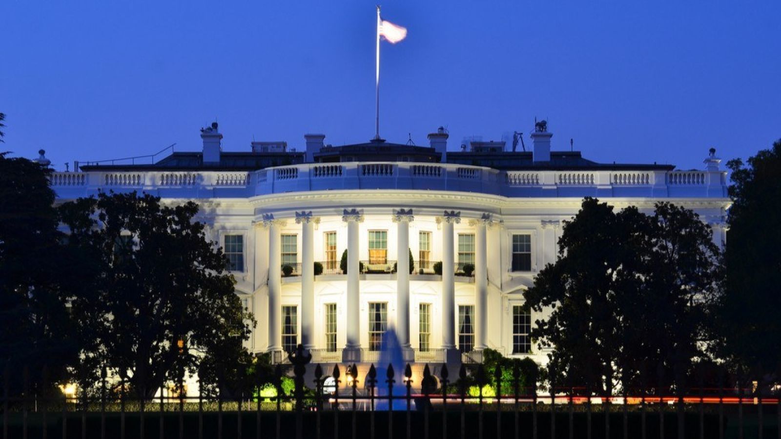 Whitehouse shutterstock 114757342