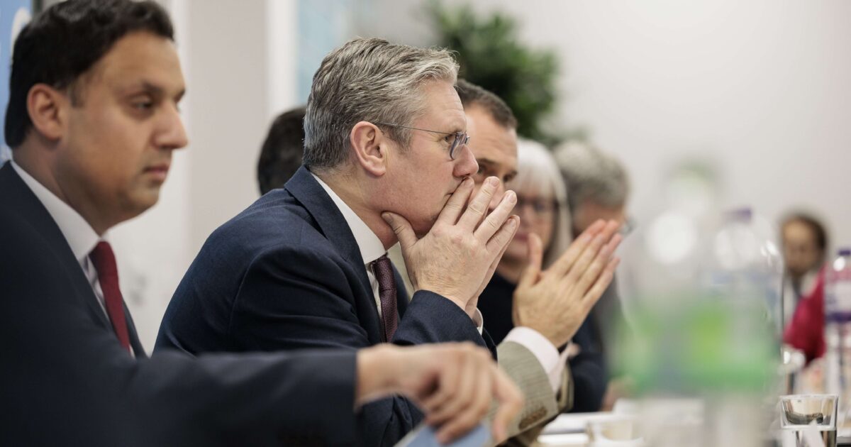 OpenGraph Image for Starmer pledges UK will be 'clean energy powerhouse'