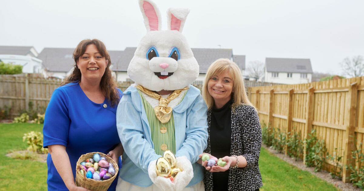 OpenGraph Image for Dandara Aberdeen's Easter bunny wishes buyers a very hoppy holiday