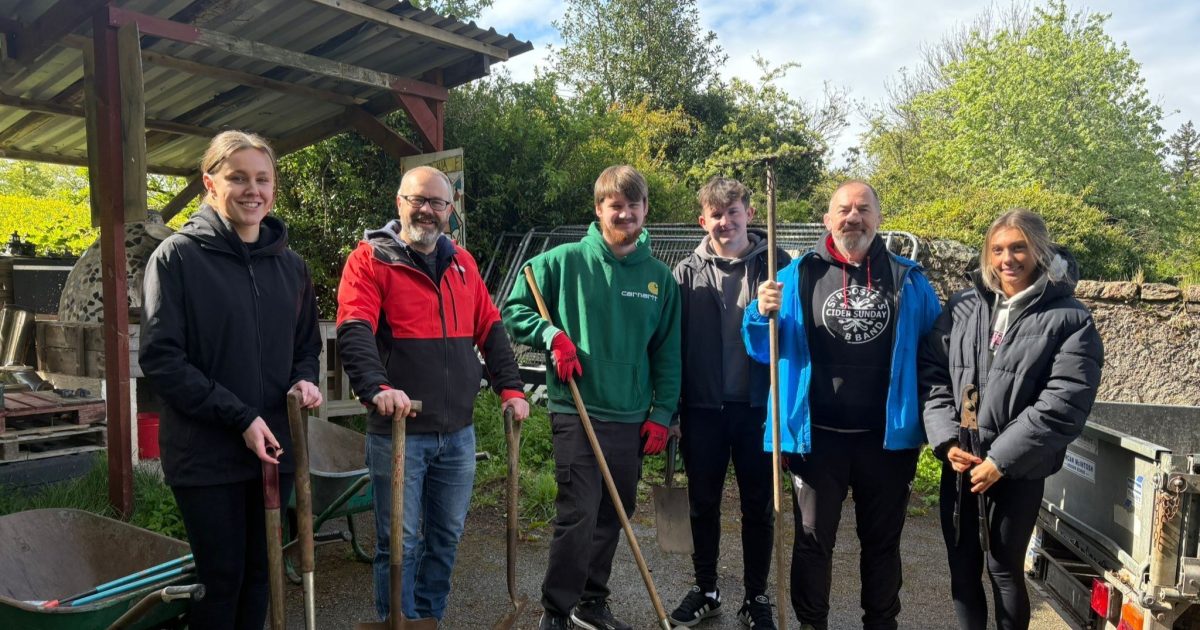 OpenGraph Image for Escone Solutions volunteers support Beannachar outdoor project