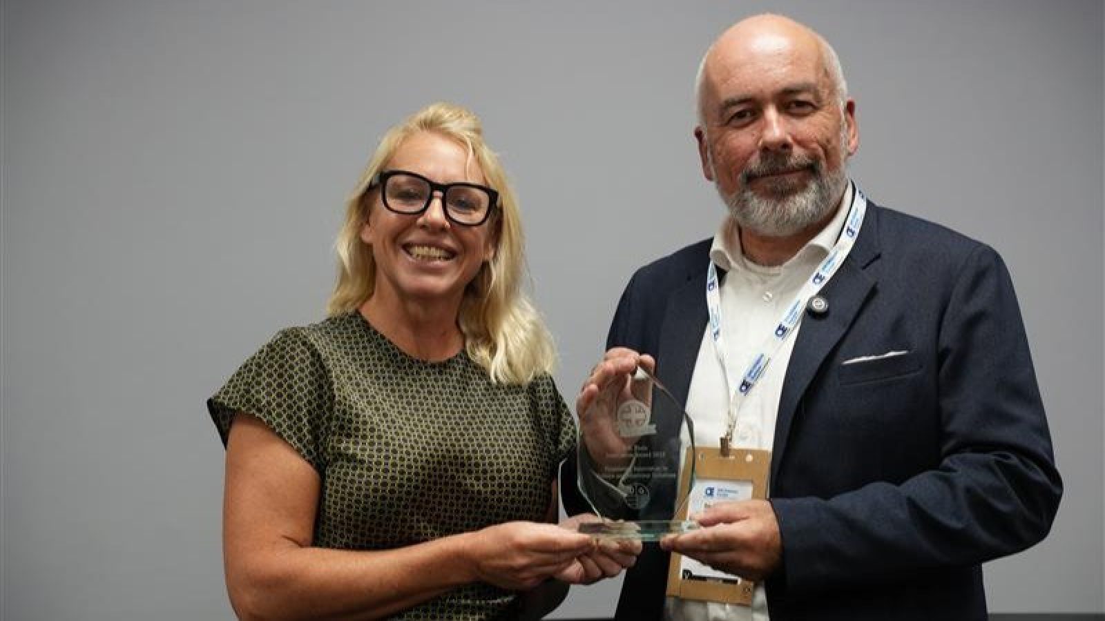 David Rennie, Technical Manager Autonomous Division, Unique Group (UK) receiving the award from Gail Emms, on behalf of UK Ports