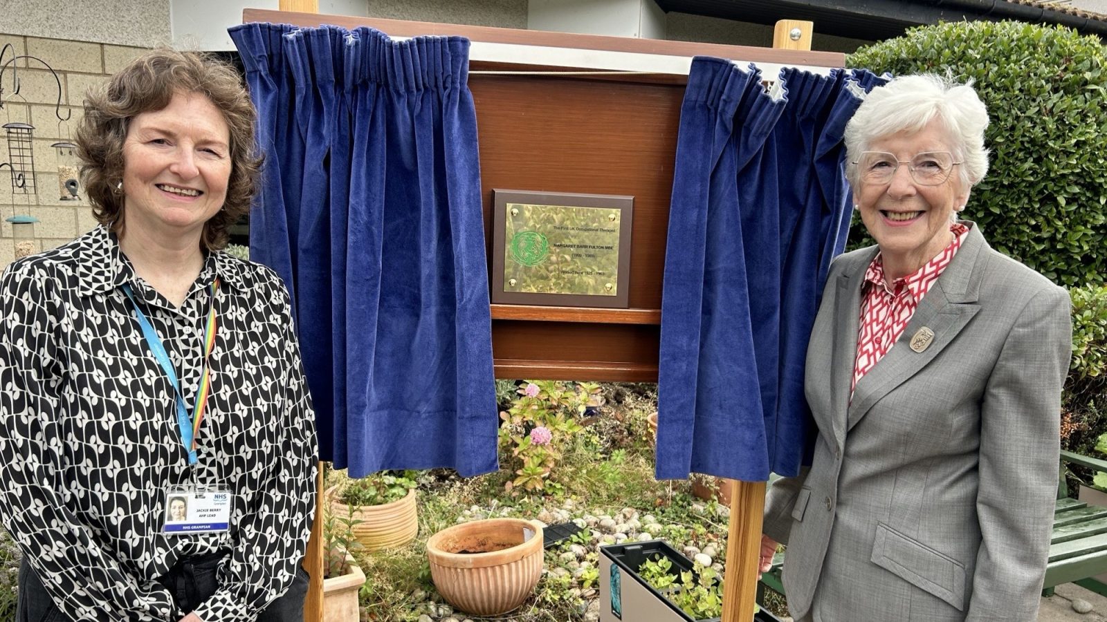 Jackie Berry from NHS Grampian (left) and Dr Catherine Paterson MBE (right) unveiling the new plaque at Royal Cornhill Hospital.