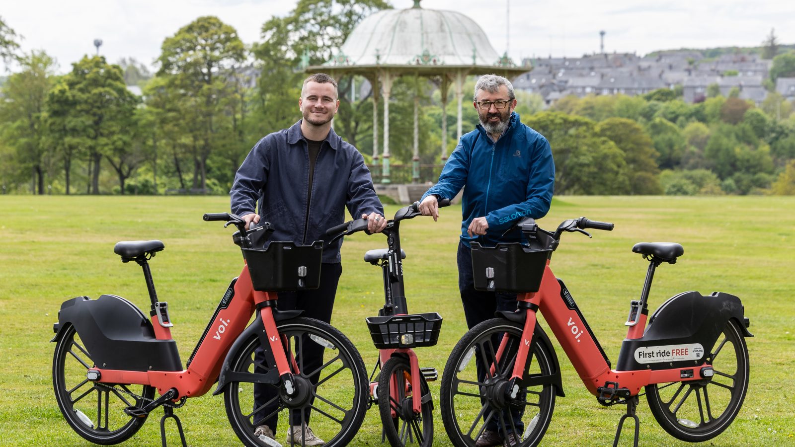 Harry Foskin, Senior Public Policy Manager at Voi, and David Dunne, Chief Officer of Strategic Place Planning, Aberdeen City Council, at the launch of new Voi ebikes in Duthie Park, Aberdeen.