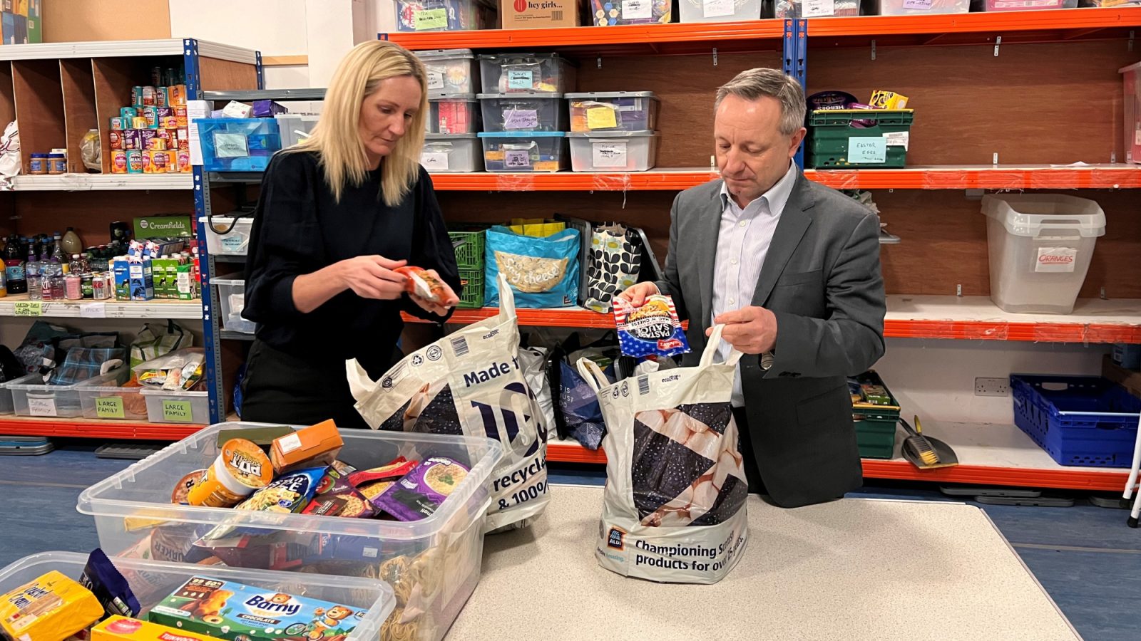 SGN Customer Experience Manager, Linda Spence and Ofgem CEO, Jonathan Brearley