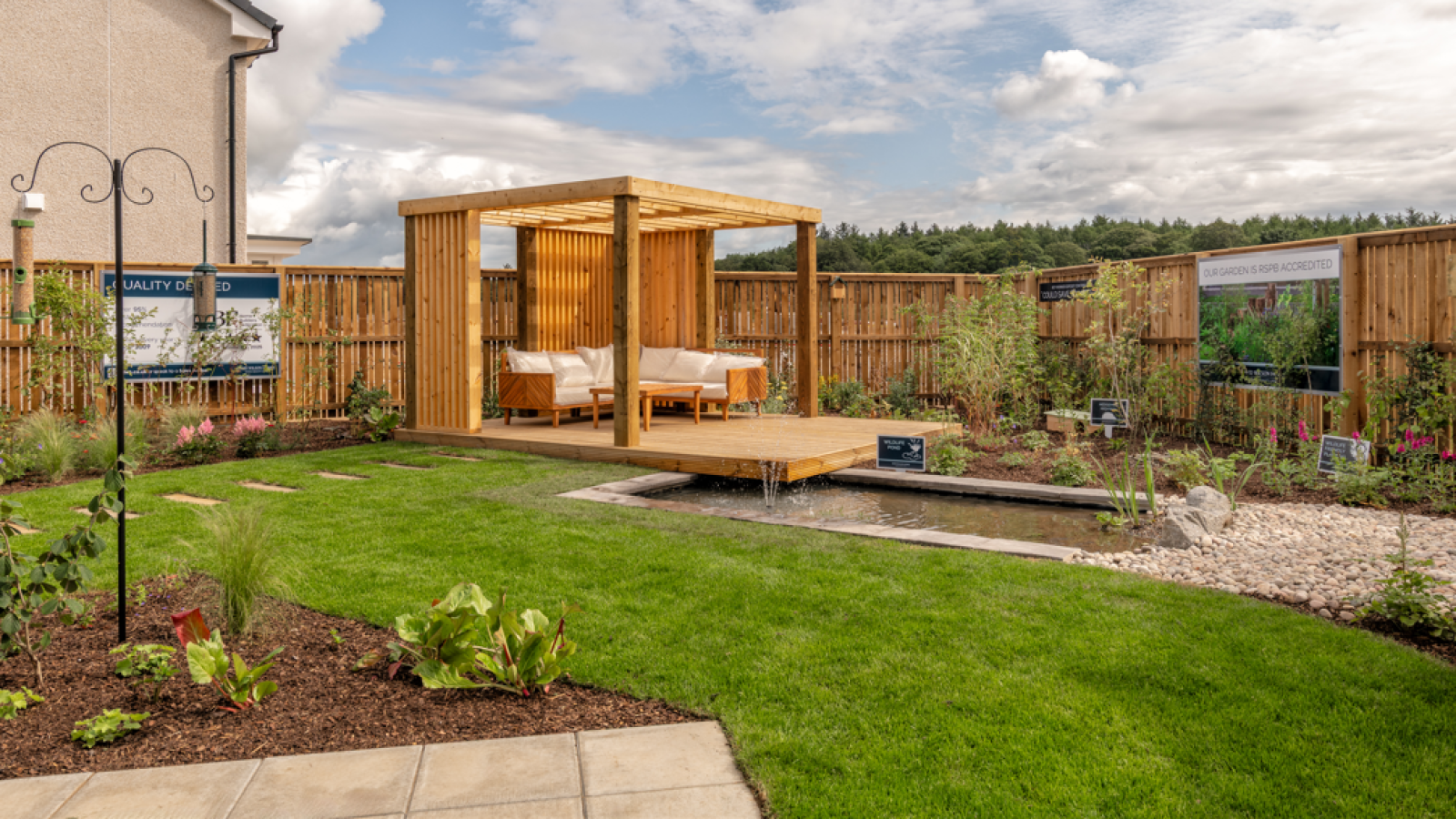 The Glenbervie's spacious garden
