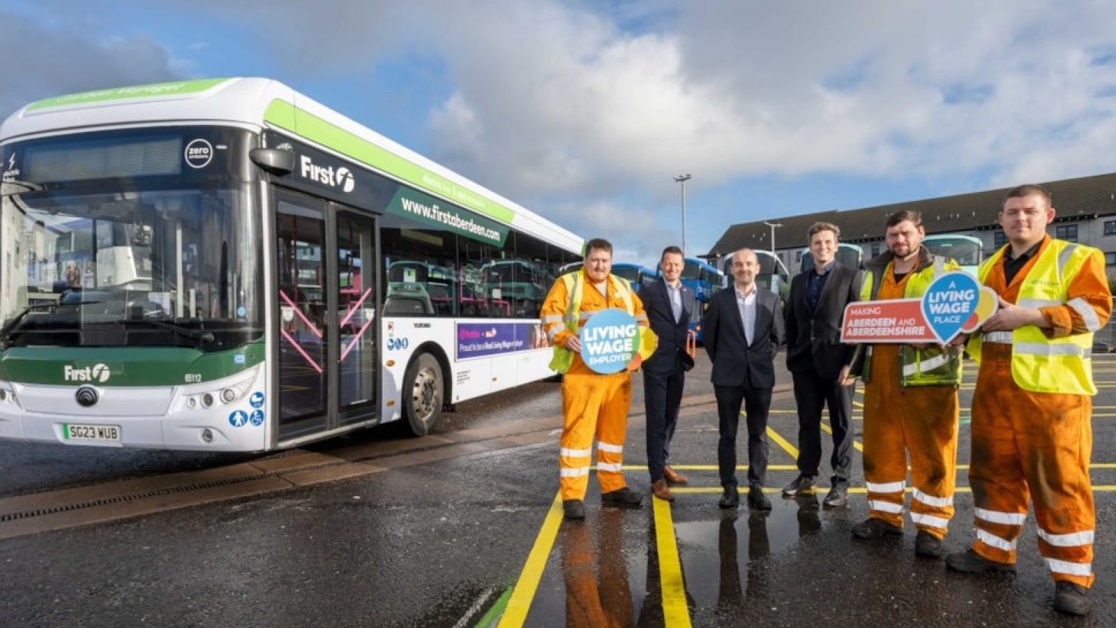 Duncan Cameron (second left) with Martin Barry, Aberdeen depot Engineering Manager Marcus Montgomery and (from left) Darren Cable, Dan Mcintosh and Yurri Shakhrai with one of the fleet carrying the message in Living Wage Week and beyond.
