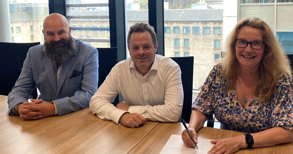 OpenGraph Image for OEG company Fern Communications sign contract with Moray West