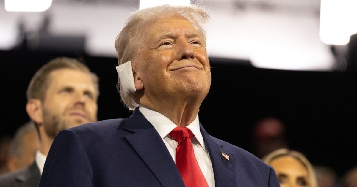 OpenGraph Image for Trump speaks in rubbish collector uniform in dig at Biden comment