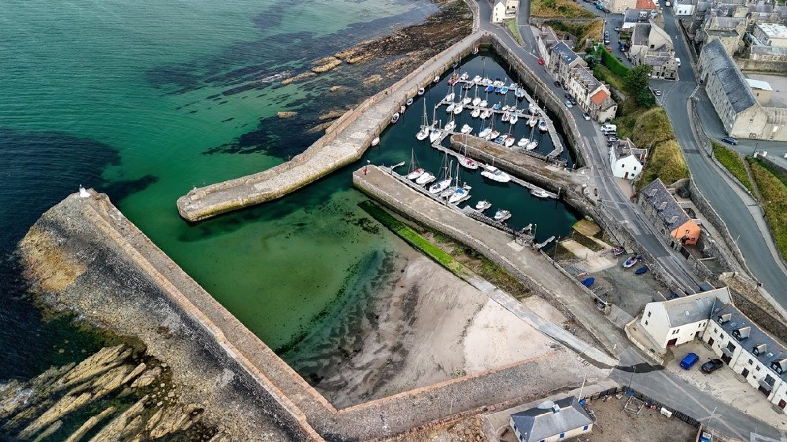 Man dies after going overboard Banff fishing boat