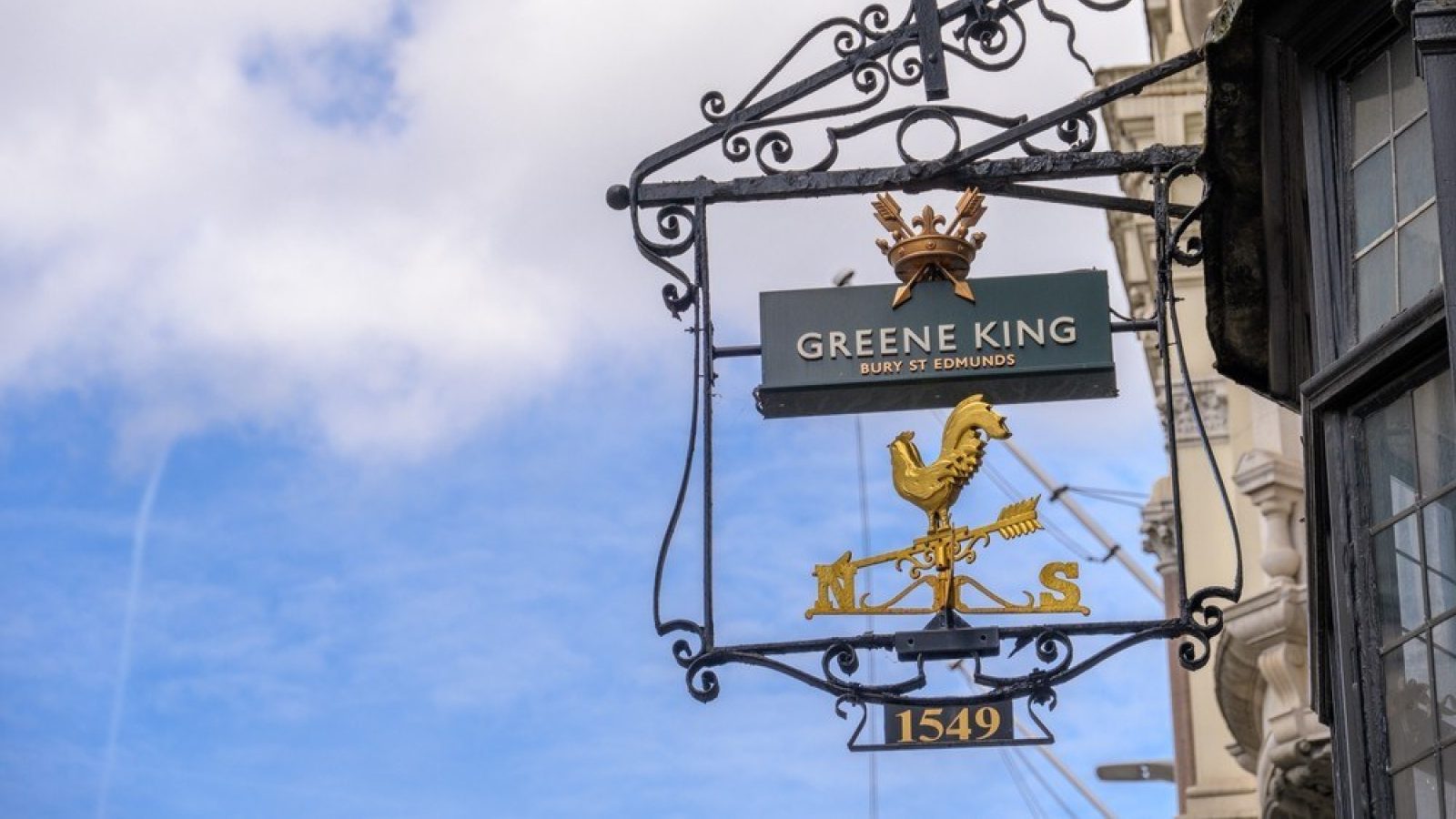 Greene King boss warns of Deliveroo and cafe threat to industry