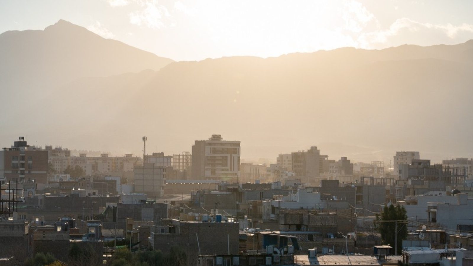 Oil prices climb as Trump's Iran deadline looms