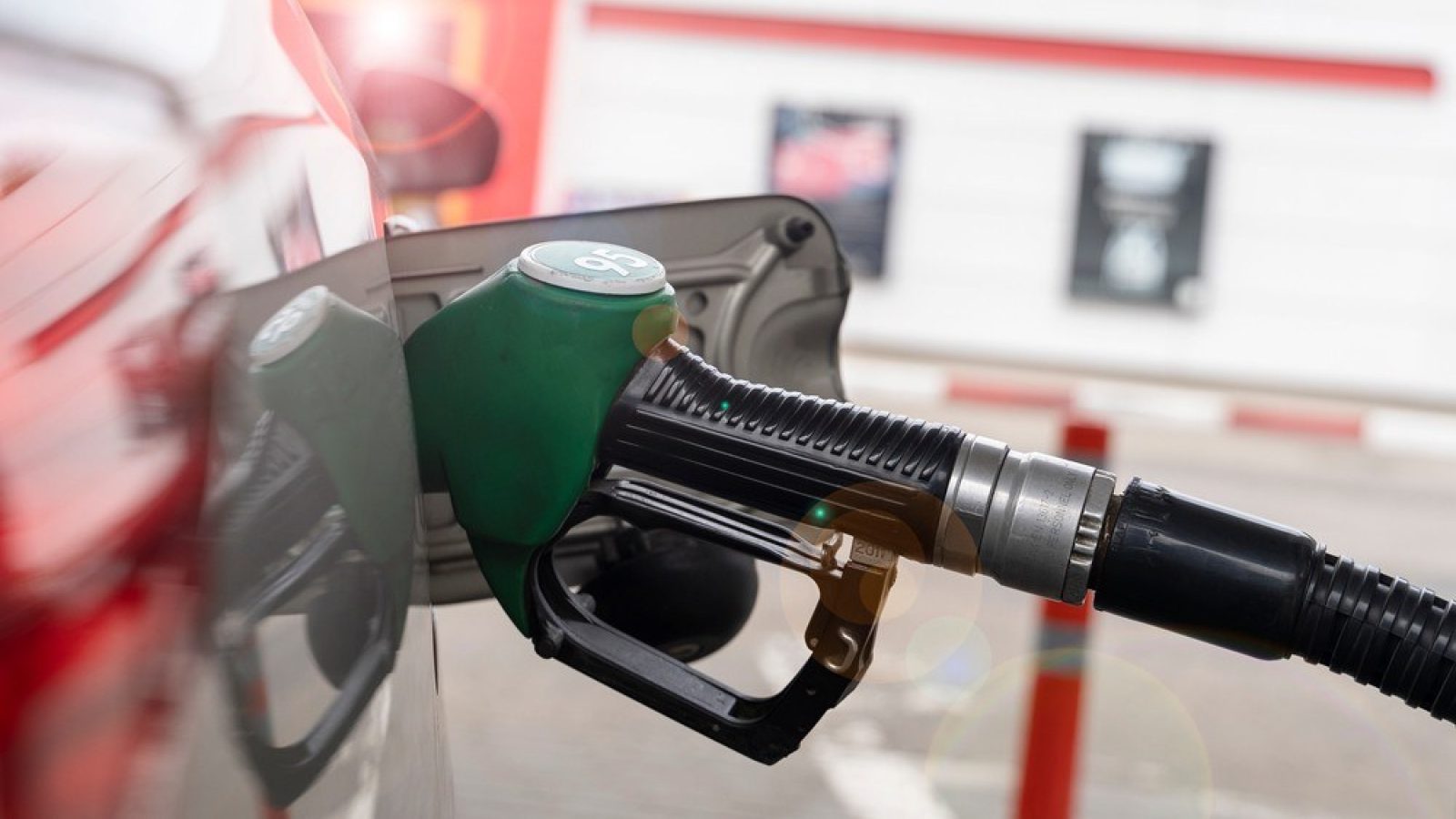 Government extends fuel duty freeze