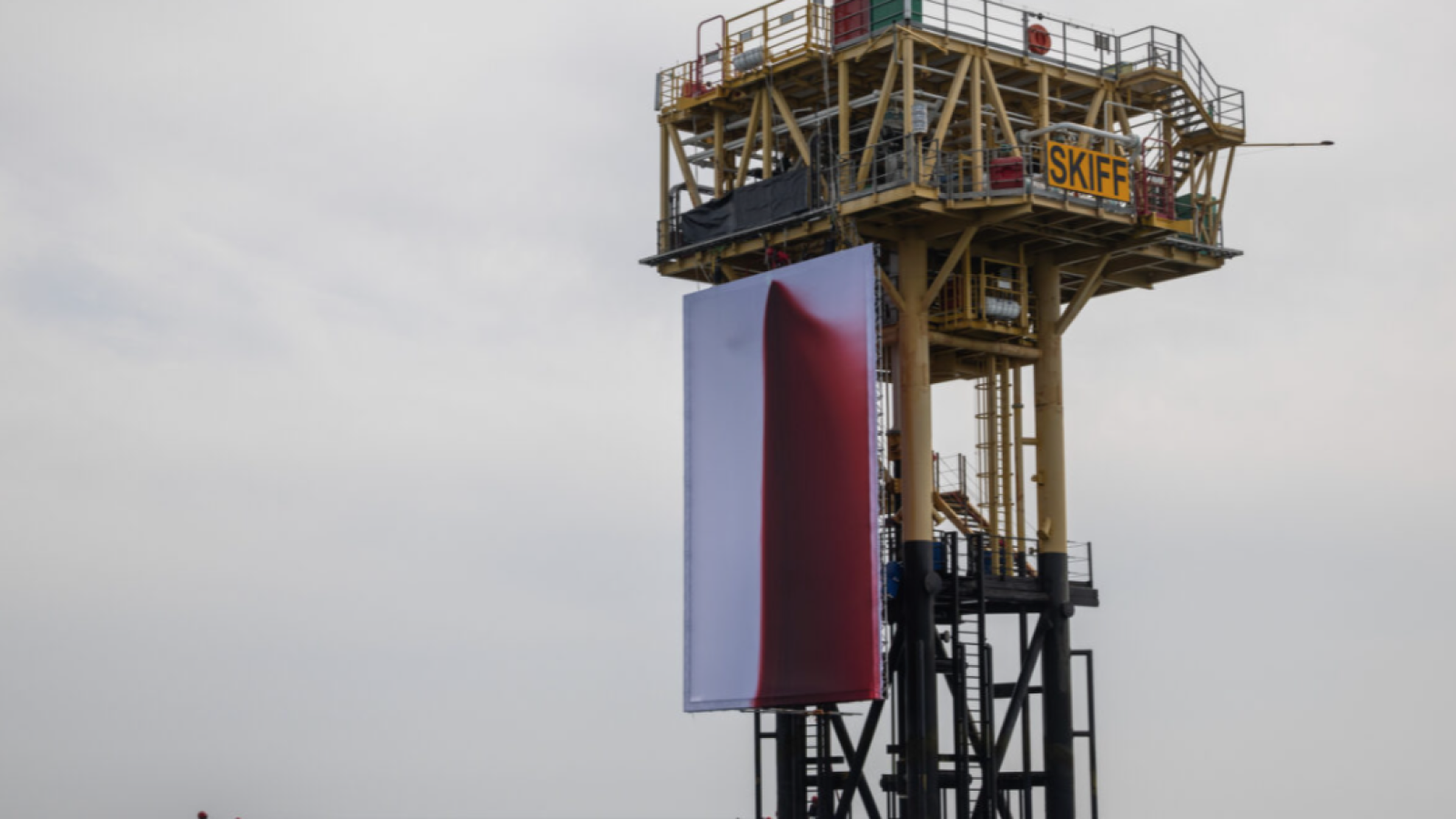 Greenpeace North Sea rig protest 'extremely dangerous', says Shell