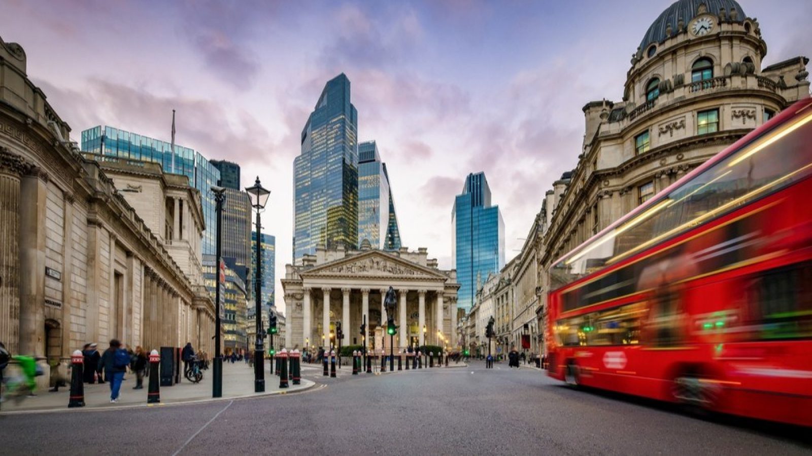 Market Watch: Firms sacking staff at fasted pace since 2021