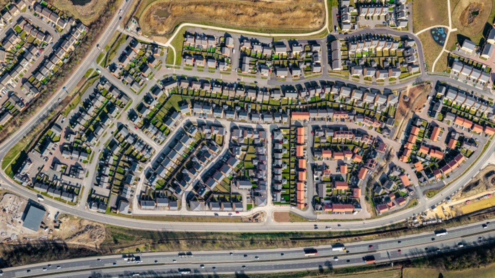 UK economy grows 0.1% in Q4 as services stall and construction weakens