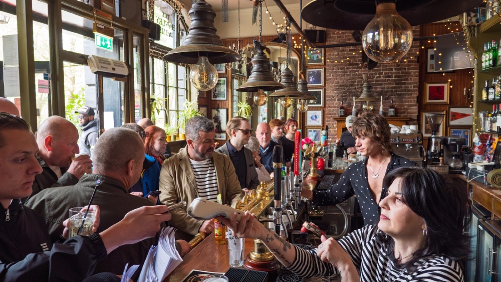 Midweek drinkers embrace the ‘cheeky half’