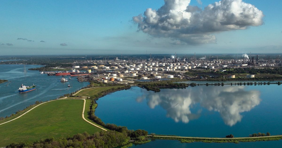 OpenGraph Image for How a Texas refinery is cutting field time with visual twin technology