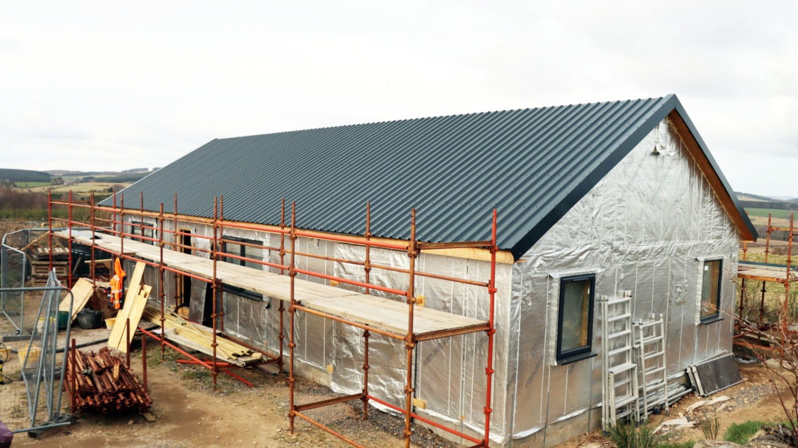 East West Flooring delivers key milestone for Midmar Men’s Shed project