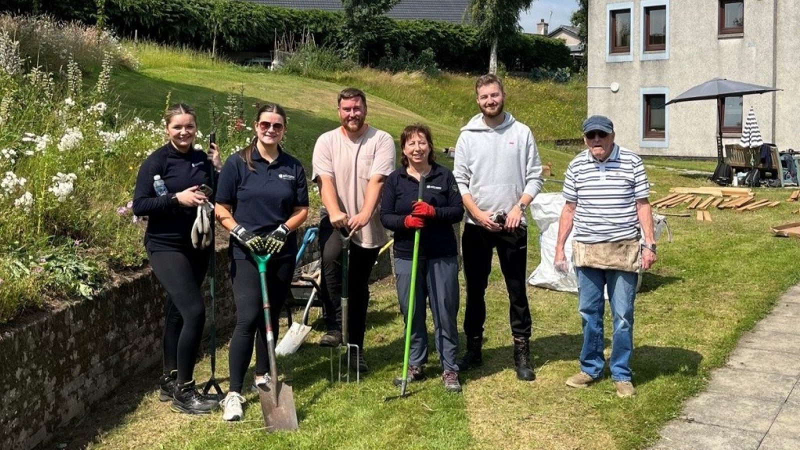 SSEN Transmission volunteers help transform Airlie House garden in Kintore