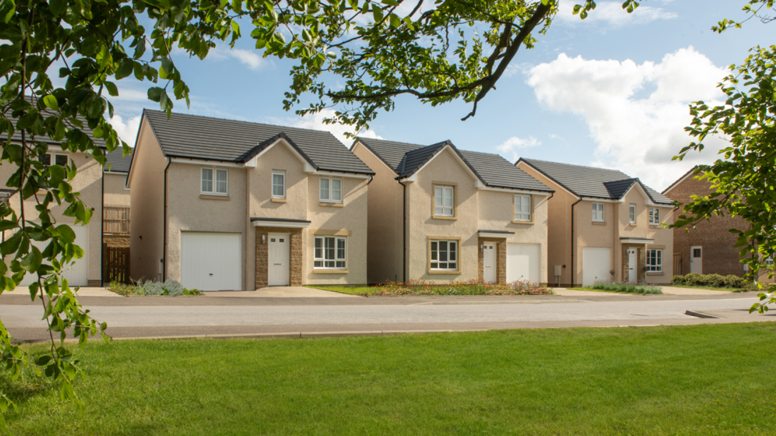 Barratt Homes helps homeowners to plan the perfect at-home proposal this Valentine’s Day