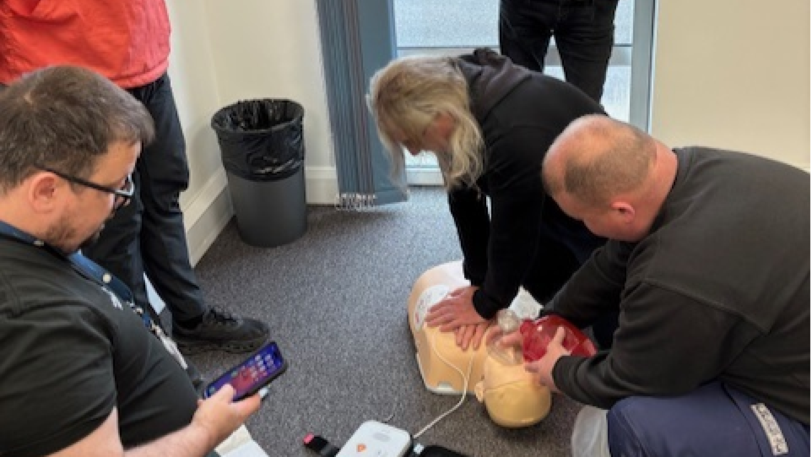 Bilfinger HSE advisor leads lifesaving defibrillator initiative on UK site and in the community