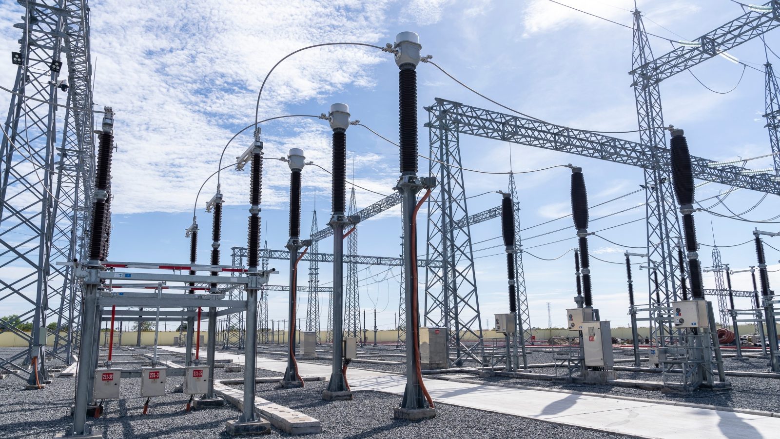 Dron & Dickson launches Humberside division to expand onshore high-voltage services