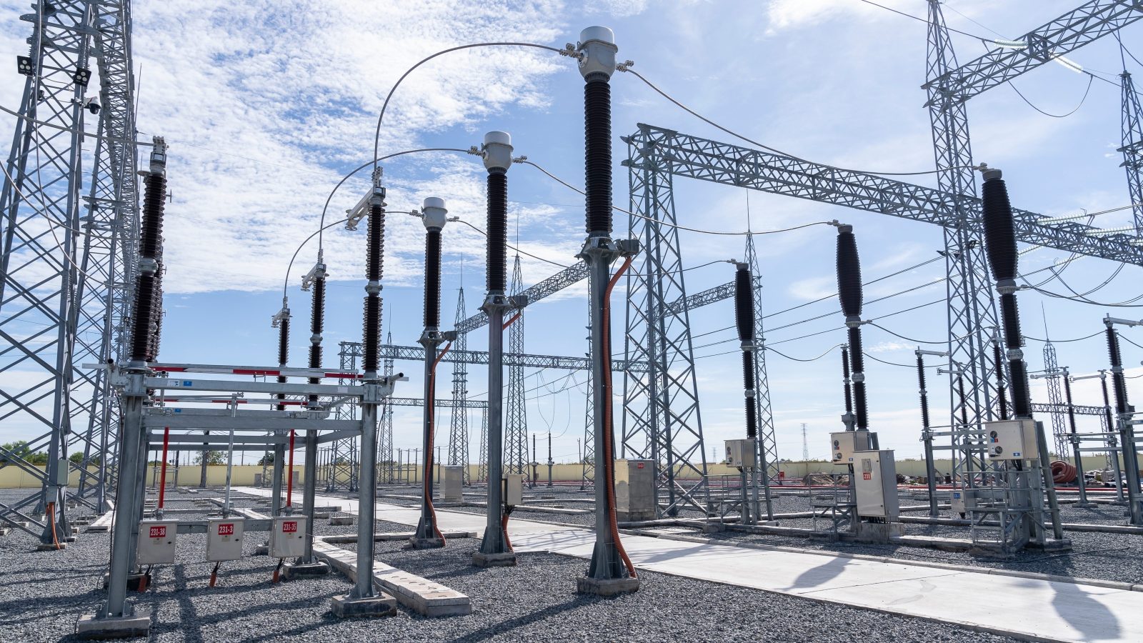 Dron & Dickson launches Humberside division to expand onshore high-voltage services