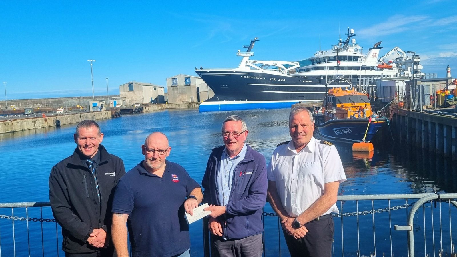 Fraserburgh Harbour donates £1,000 to RNLI in honour of consultant’s late great-grandfather