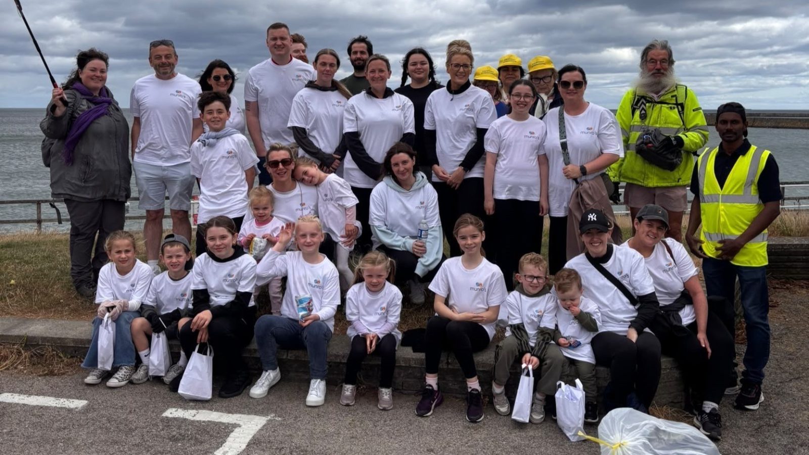 Munro's Travel staff and families join Aberdeen community beach clean