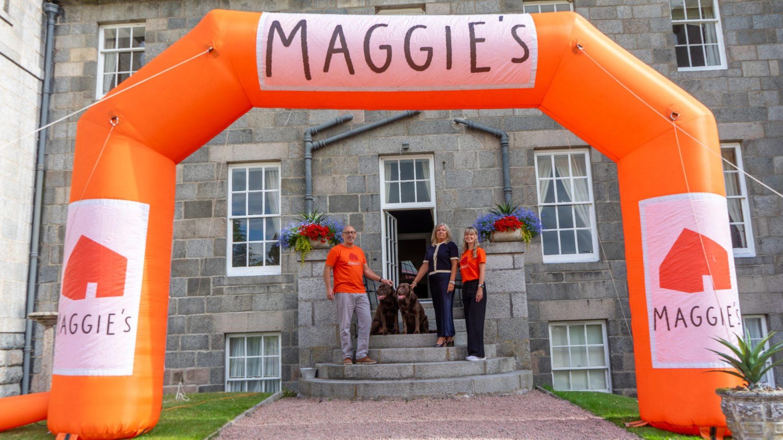 Exclusive country house auction prize donated to support Maggie’s Cancer Centre in Aberdeen