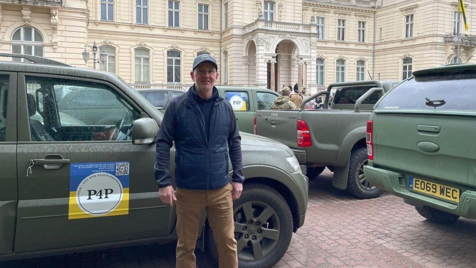 Johnston Carmichael partner marks retirement with humanitarian mission to Ukraine