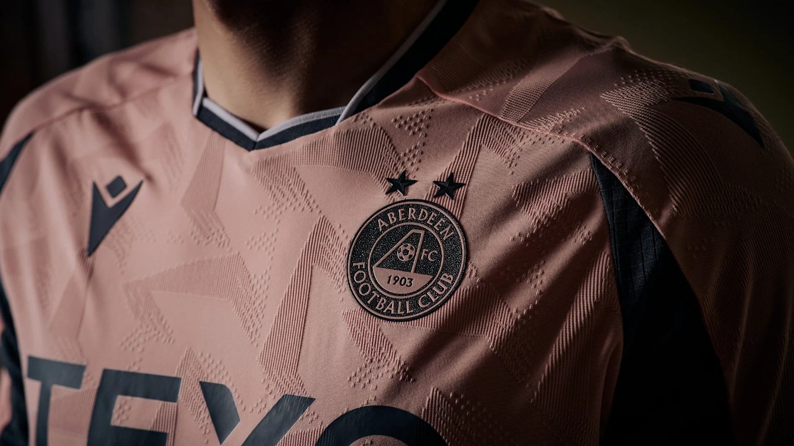 Aberdeen FC unveil third kit inspired by Craigievar Castle