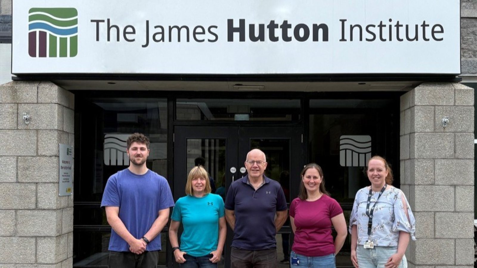 Hutton scientists win world mineral analysis contest for record fourth time
