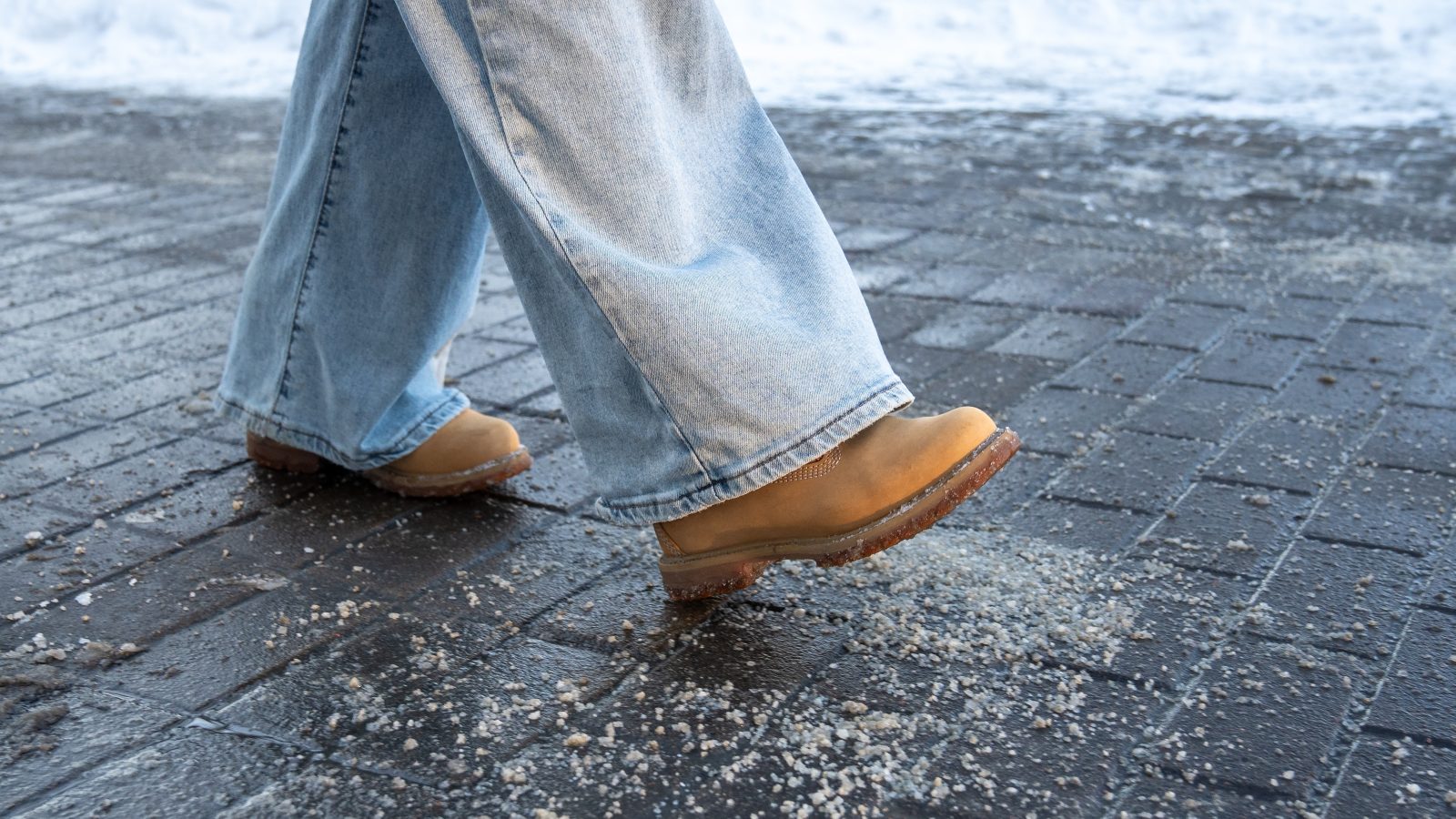 Applications now open for residents to get a free one-tonne community salt bag