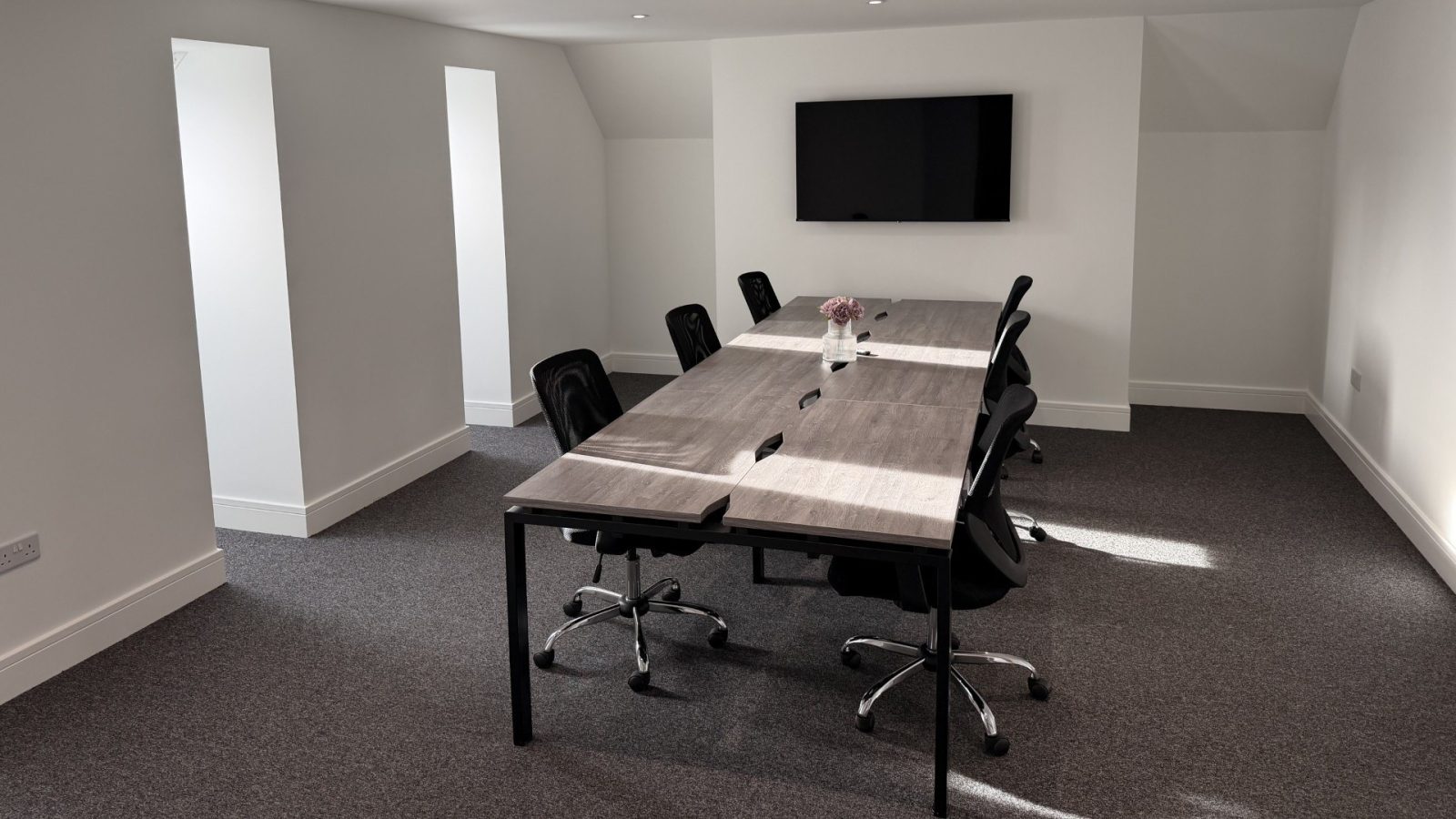 SJA Spaces offers free hot desk day passes throughout November